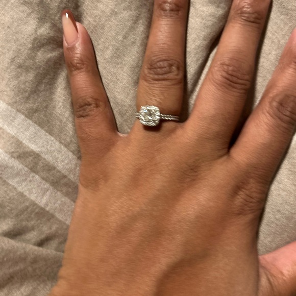 White gold engagement ring - Picture 6 of 6